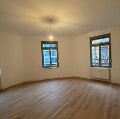 Renovierte 4-Zimmer-Wohnung im Altbau am Europaplatz