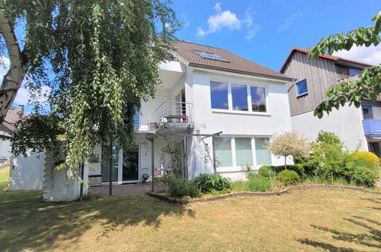 Zweifamilienhaus mit ca. 310m² Wohn- / Nutzfläche * 607m² Grundstück in Hanglage