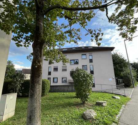 Erstbezug nach Renovierung, schöne 2-Zimmer-Wohnung mit neuer EBK, neues Bad, großer Balkon