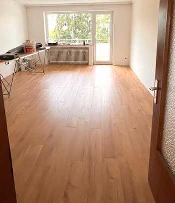 KURZFRISTIG SCHÖNE 3 ZIMMER WOHNUNG GROßER BALKON 2.OG OHNE LIFT INKLUSIVE GARAGE