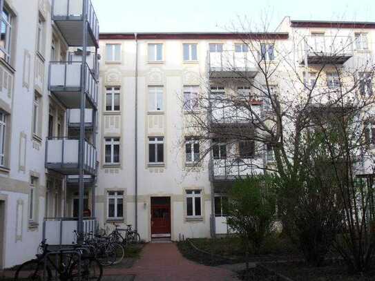 Ruhig gelegene 2-Raum-EG-Wohnung mit Balkon in Nähe Uniklinik erwartet Sie!