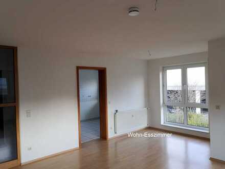 Gepflegte DG-Wohnung mit vier Zimmern und Balkon in Kastellaun