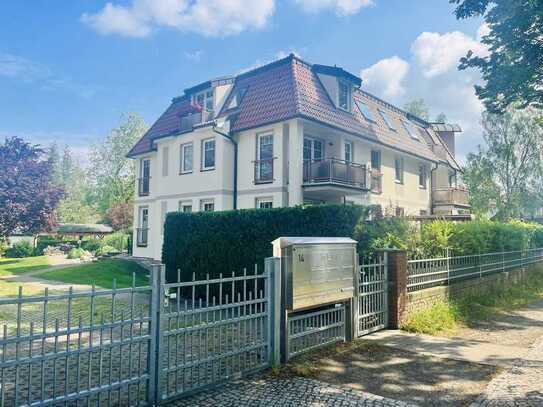 Geschmackvolle, neuwertige 2-Raum-Wohnung mit geh. Innenausstattung mit Balkon und EBK