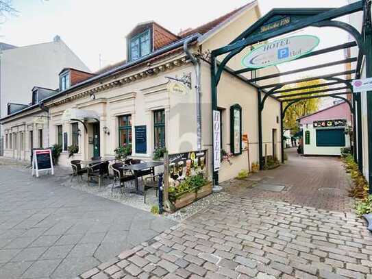 STERNE HOTEL MIT ENTWICKLUNGSPOTENZIAL IN EXKLUSIVER LAGER