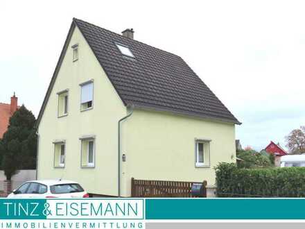 Freistehendes Einfamilienhaus mit Nebengebäude in Linkenheim-Hochstetten