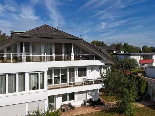 Großzügige Einfamilienvilla in ruhiger Lage mit Schwimmbad, Office/Au-Pair-Appartement