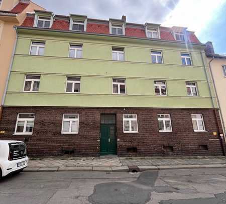 kleine, preiswerte 2 Raumwohnung im 1.Obergeschoß mit schönem Bad
