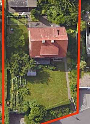 Großes Grundstück mit älterem, freistehendem Haus in Freiberg zu verkaufen