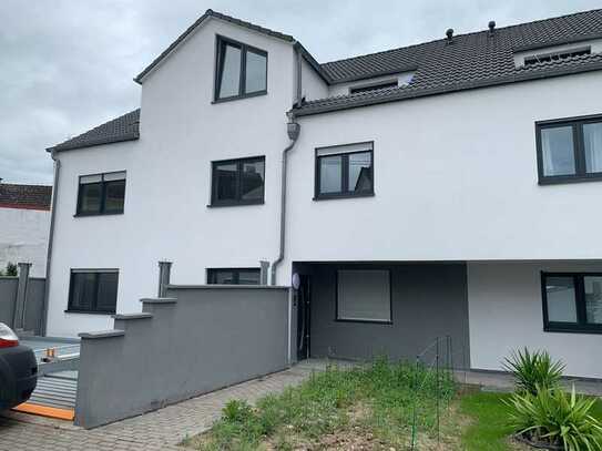 Exklusive 4-Zimmer-Wohnung mit gehobener Innenausstattung mit Balkon in Klein-Winternheim