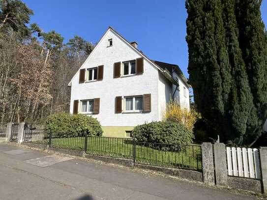 Provisionsfrei! 2-Familienhaus direkt am Wald mit großem Sonnengrundstück in Königstein-Schneidhain