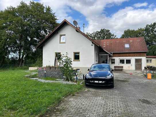 Schönes Baugrundstück mit Haus und Landwirtschaftliches Grundstück