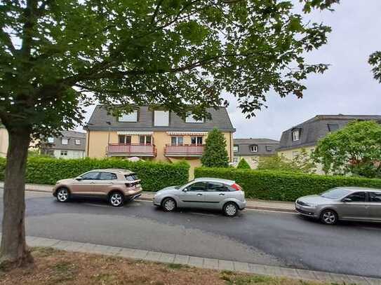 Helle, ruhige 3-Zimmer-Wohnung mit Balkon und Einbauküche in Radebeul