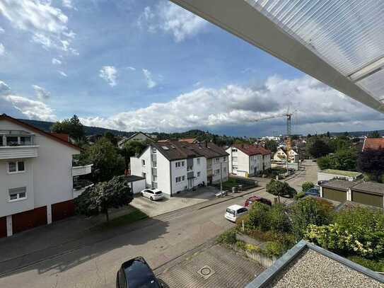 Teilmöblierte 2 Zimmer Wohnung in spektakulärer Hanglage mit Balkon & Garten nahe der Innenstadt