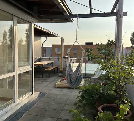 Bezugsfreie 2-Zi-Wohnung mit großer Dachterrasse in München Am Hart, mit EBK, TG-Platz optional