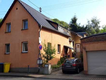 Einfamilienhaus mit separater Einliegerwohnung - Innenhof und Garage