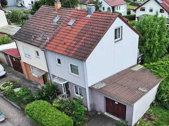 DHH mit ca. 111 m² Wohnfläche über 3 Etagen, mit Einzelgarage und Garten in 74336 Stockheim