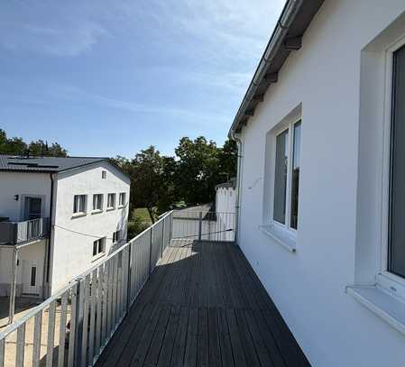 Moderne frisch sanierte 4 Zimmerwohnung mit einer großen Terrasse