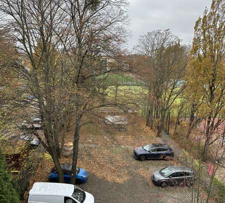 Kernsanierte und möblierte 3-Zimmer-Wohnung mit Balkon, EBK und schöne Aussicht