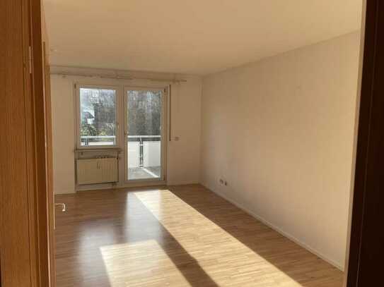 Sonnige 2,5-Zimmer-Wohnung mit Balkon und EBK in Leingarten