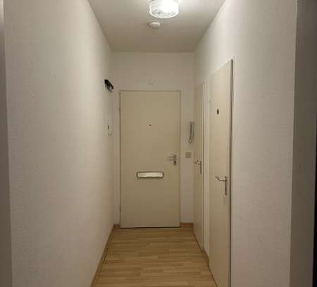 Gepflegte 1-Zimmer-Wohnung mit EBK in München Harlaching für 18 Monaten.