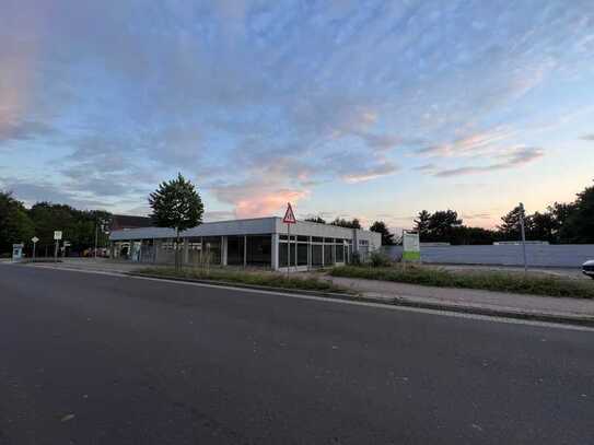 Gewerbegrundstück mit einem Autohaus I Lagerhallen I Werkstattgebäude I Freiflächen an der B73