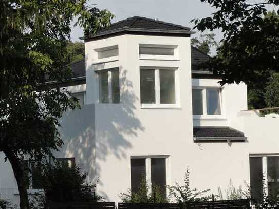 Villa mit Turmzimmer zum Verlieben - Schönes 7-Zimmer-Einfamilienhaus mit Garten in Berlin Wannsee