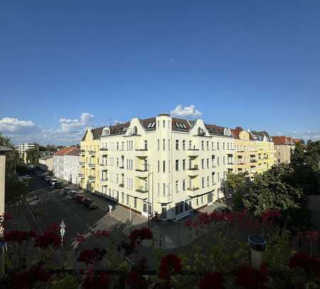 Bieterverfahren ! Bezugsfreie Wohnung mit Luxus - Küche und Loggia