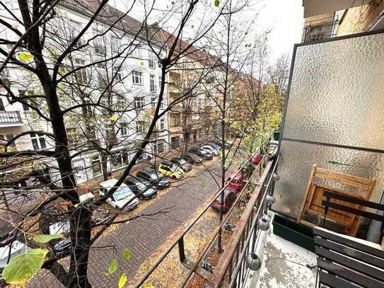 Charmante 1-Zimmer-Wohnung mit Balkon in saniertem Altbau