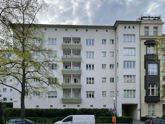 Sonnige Wohnung mit 4 Räumen, Balkon, Erker und Stellplatz in ruhiger Lage von Wilmersdorf