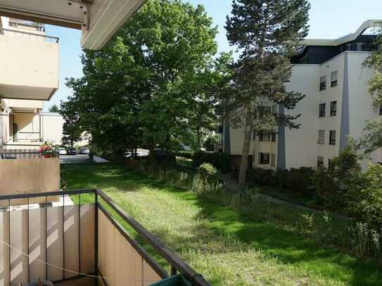 ** 4 Zimmer mit Balkon in gesuchter Lage in Möhringen! **