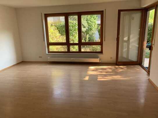 Gepflegte 2-Zimmer-Wohnung mit Garten/Terrasse, TG und EBK in Ditzingen