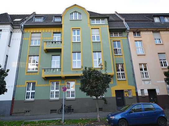 KREFELD-BISMARCKVIERTEL – Altbau – Dachgeschoss – Sonnen- Balkon – ein Träumchen!