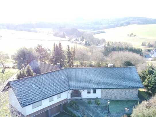 Landhausvilla mit Hallenbad und Wohnhalle, für Leute die etwas bewegen, Für "Sich" sein. "