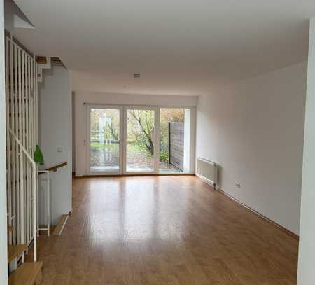 Großzügiges Reihenmittelhaus in Frankfurt Preungesheim mit Garten und Blick ins Grüne, Fernwärme