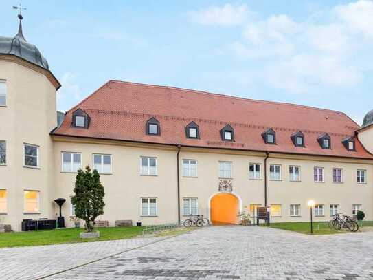 Traumhafte 4-Zimmer-Wohnung im Schloss – vereint historischen Charme und moderne Eleganz