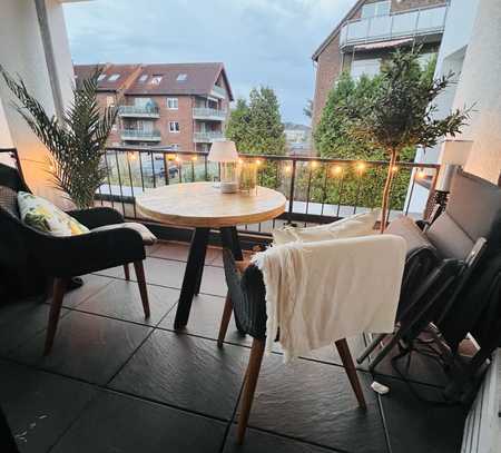 Geschmackvolle 3-Zimmer-Wohnung mit gehobener Innenausstattung mit Balkon und EBK in Frechen