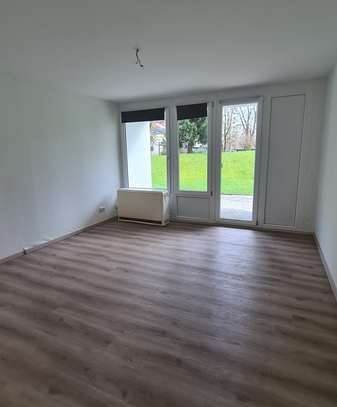 Erstbezug nach Sanierung mit Balkon und Einbauküche: Exklusive 2-Raum-EG-Wohnung in Ulm