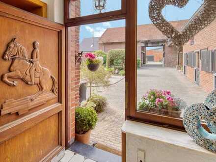 Exklusiver Privatstall mit Reithalle, Außenplatz und attraktivem Wohnhaus