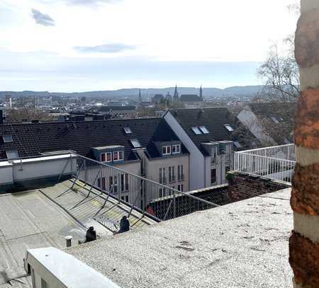 Schöne Dachgeschosswohnung, ggf 3er WG, in beliebter Gegend