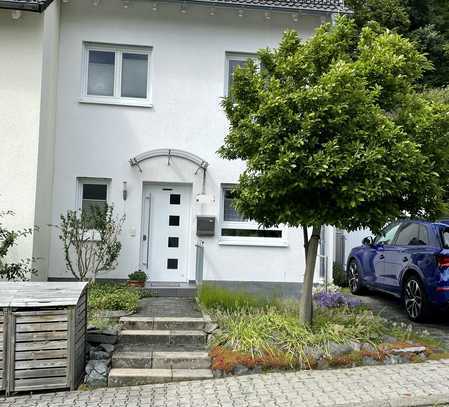 Gepflegtes Einfamilienhaus (Doppelhaushälfte) in ruhiger Waldrandlage