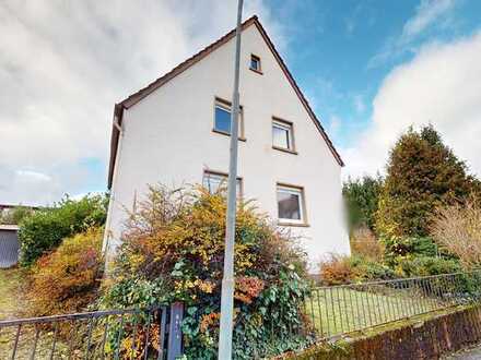 ~~ EINFAMILIENHAUS MIT RENOVIERUNGSBEDARF IN RUHIGER WOHNLAGE ~~