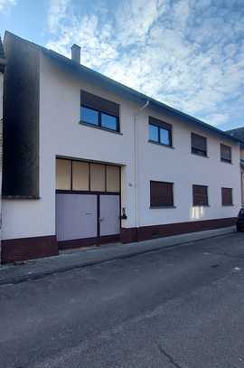 Geräumiges 8-Zimmer-Mehrfamilienhaus in Dettenheim