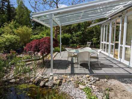 Idyllische 2,5 Zimmer Wohnung mit Traumgarten in bester Lage!