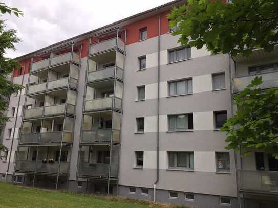 Schöne 2-Zimmer Wohnung mit Balkon in Dr.-W.-Külz-Str. 58, BED, zu vermieten! Dachgeschoss