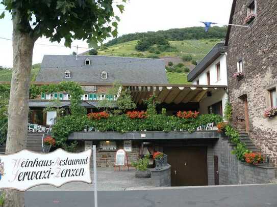 **Heute noch Wein- und Gästehaus, morgen schon 3 Häuser für herrliches Wohnen in Mesenich**