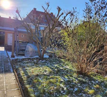 neue EBK, renovierte 2 Zimmerwohnung mit Gartenanteil