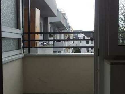 Krefeld-Mitte: 3-Zimmerwohnung mit kleinem Balkon!
