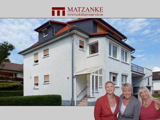 Ideal zur Vermietung: 2-3 Familienhaus, Balkon, Garten, 2 Garagen - 4,98% Nettomietrendite