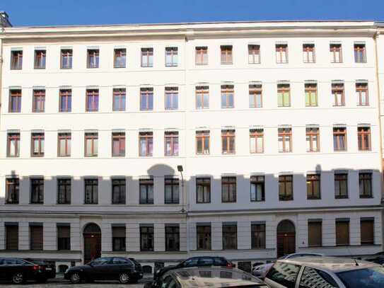 Sanierte 2-Raum-Erdgeschosswohnung mit Balkon und Einbauküche am Clara-Zetkin Park