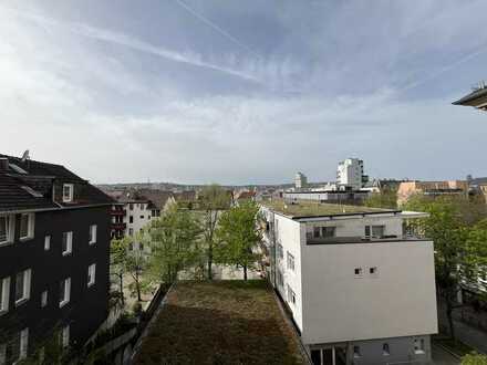 Erstbezug nach Sanierung mit Balkon und EBK: 4-Zimmer-Wohnung